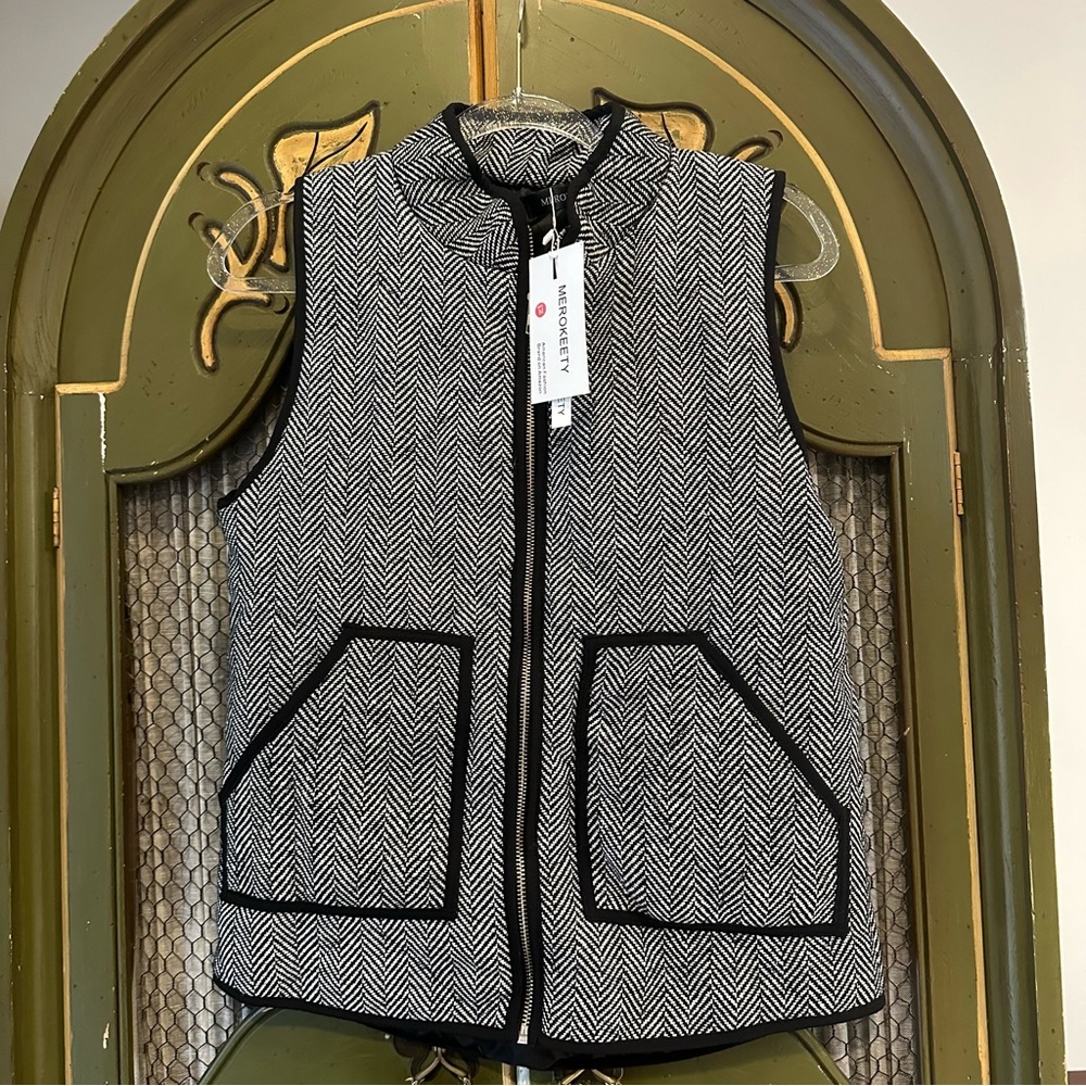 NWT WOMEN’S MEROKEETY BLACK LINED VEST SIZE MEDIUM